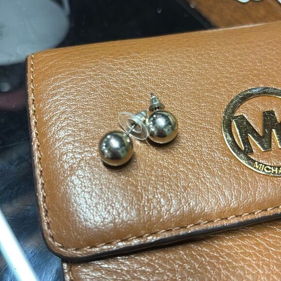 Metal ball stud earrings - Picture 1 of 3